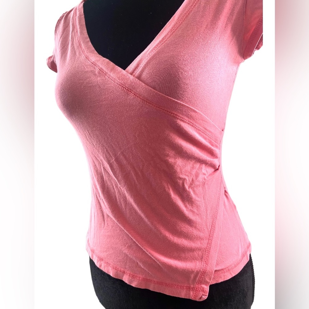 🔥GORGEOUS PINK FAUX WRAP TOP🔥Size Small🔥PRE OWNED CONDITION
